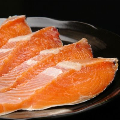 北海道産時しらず鮭半身1kg前後の通販 最北の海鮮市場