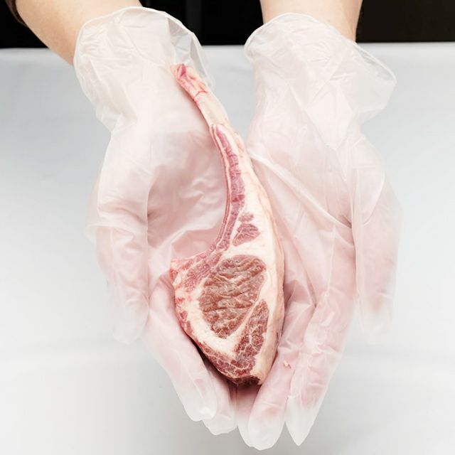 高見さんの骨付きラムステーキ（ラムチョップ）