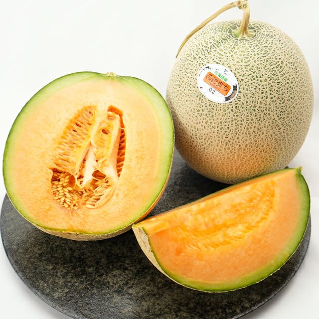 函館育ちの赤肉メロン大玉1.6kg前後